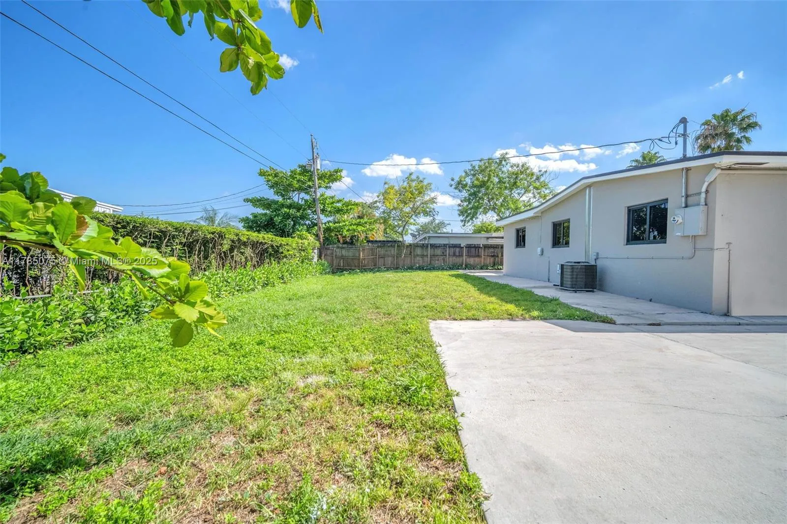 Hialeah, Florida 33015, United States, 4 Bedrooms Bedrooms, ,2 BathroomsBathrooms,Residential,Active,110619