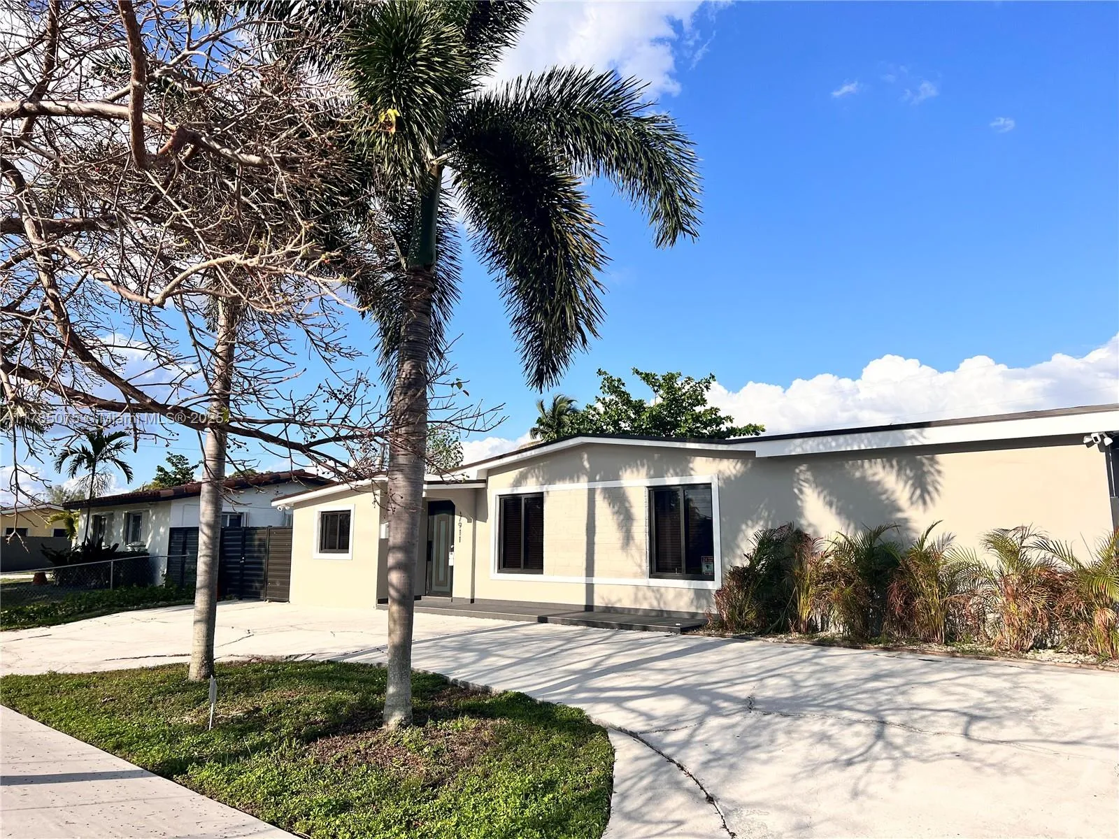 Hialeah, Florida 33015, United States, 4 Bedrooms Bedrooms, ,2 BathroomsBathrooms,Residential,Active,110619