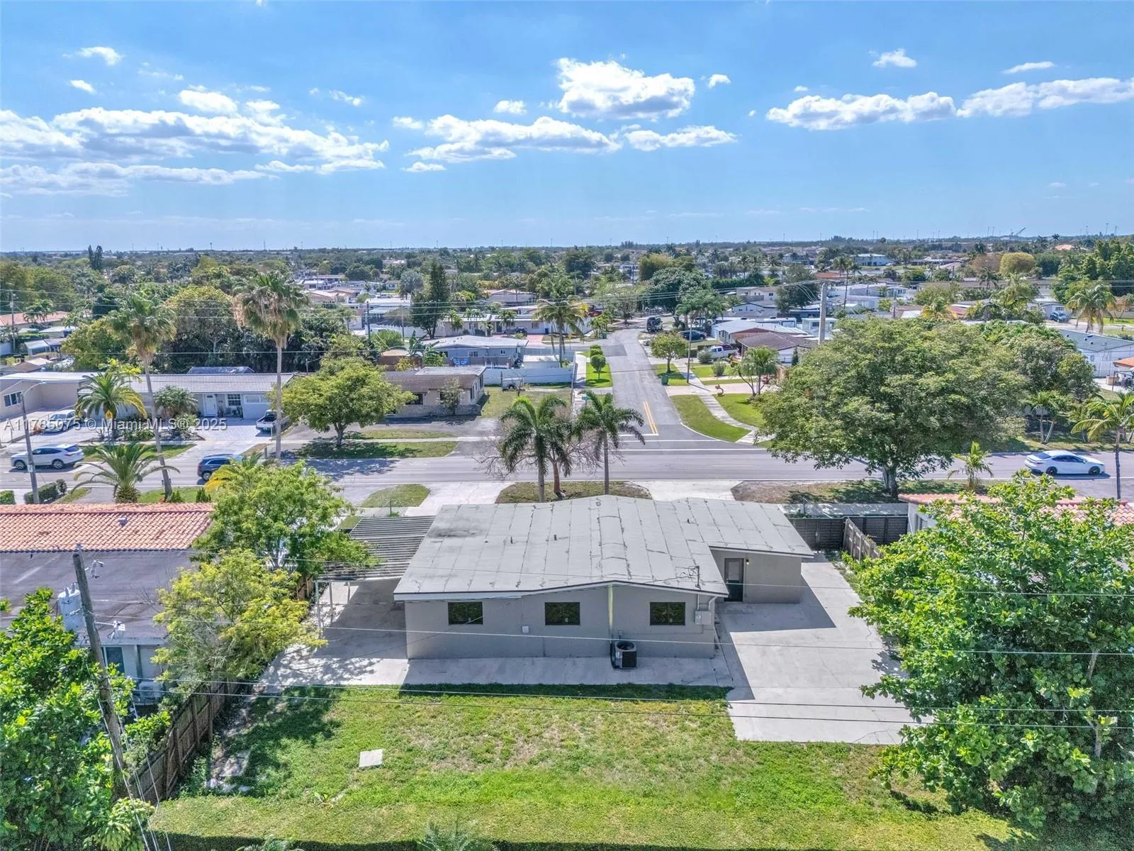 Hialeah, Florida 33015, United States, 4 Bedrooms Bedrooms, ,2 BathroomsBathrooms,Residential,Active,110619