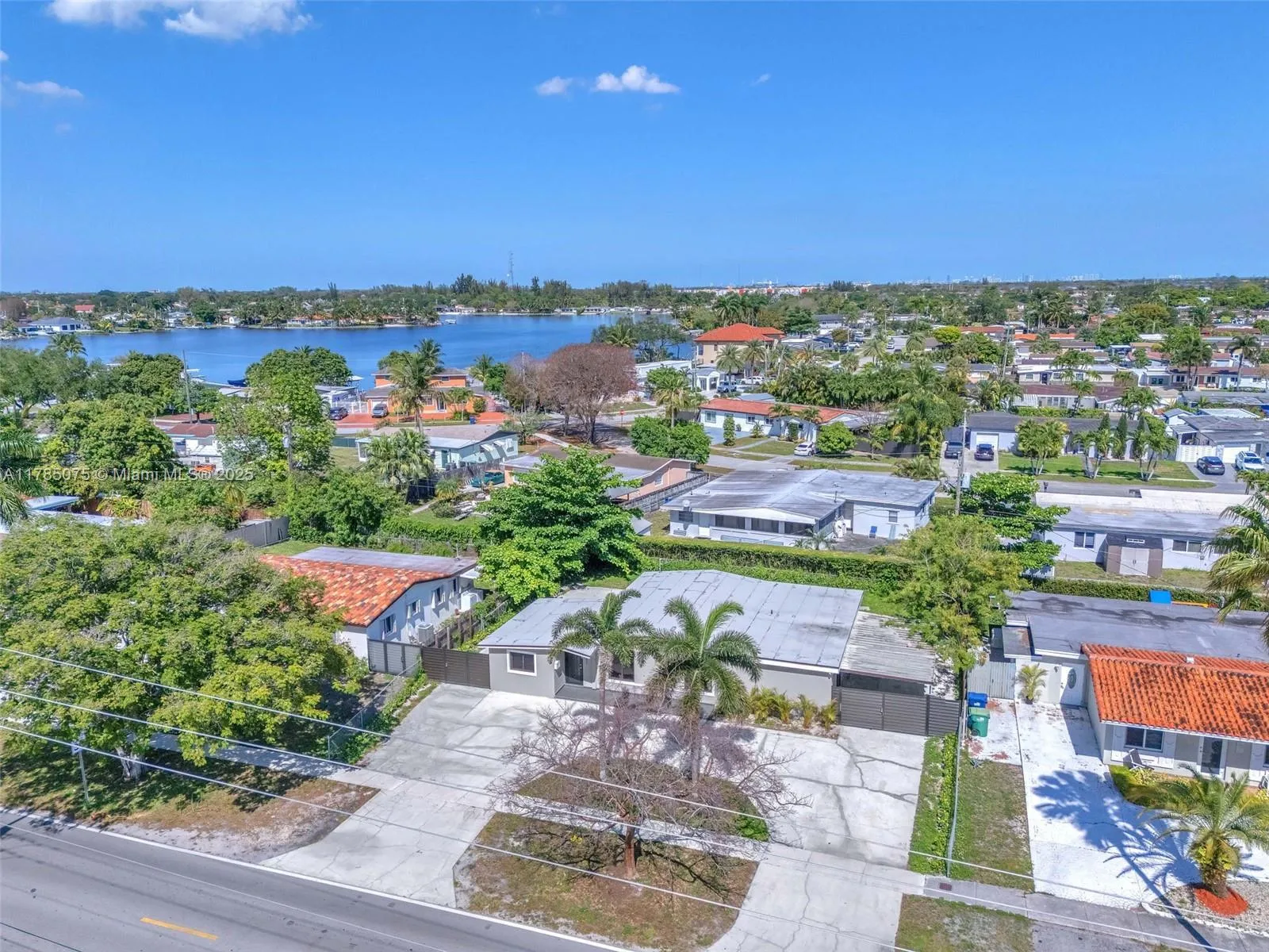 Hialeah, Florida 33015, United States, 4 Bedrooms Bedrooms, ,2 BathroomsBathrooms,Residential,Active,110619