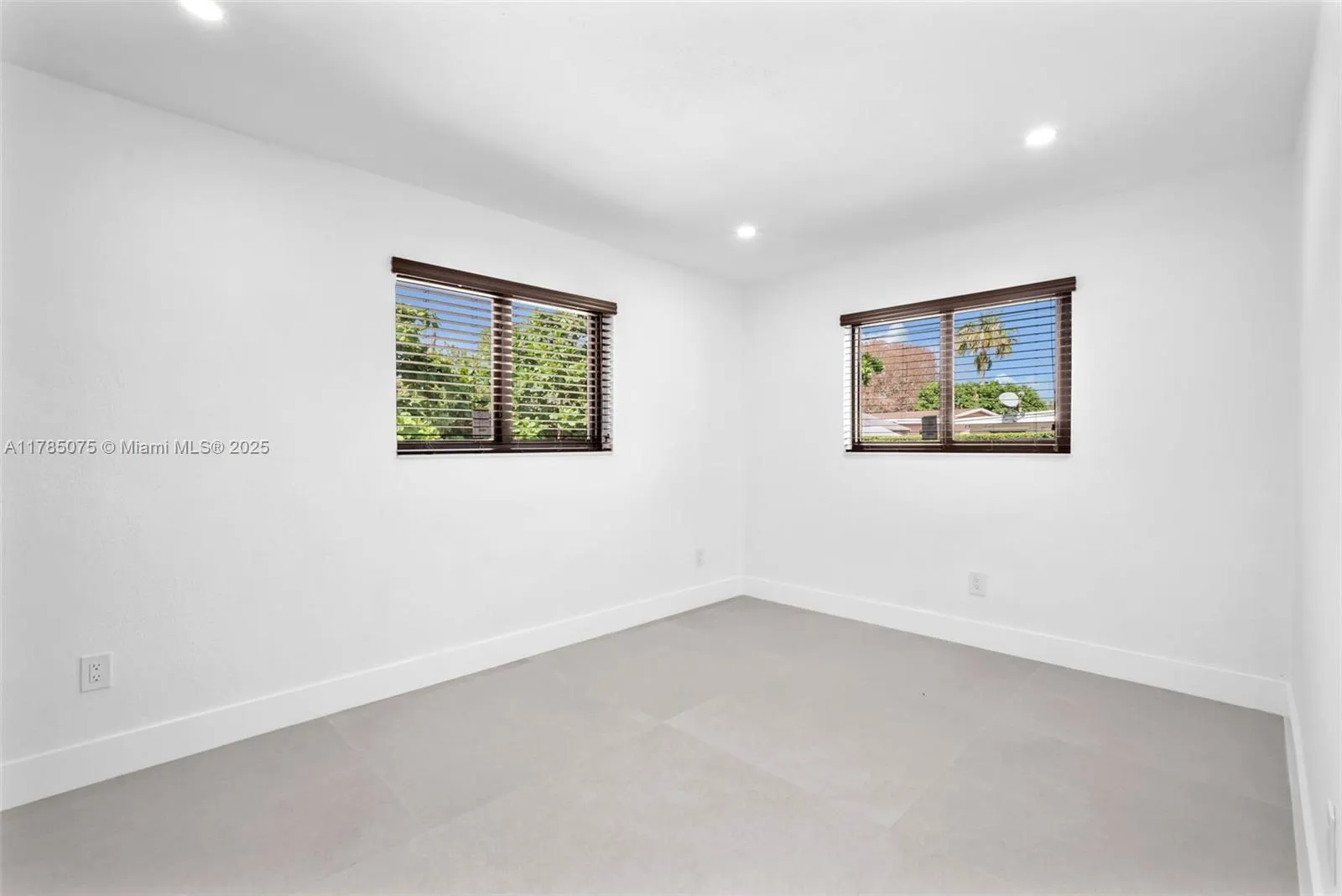 Hialeah, Florida 33015, United States, 4 Bedrooms Bedrooms, ,2 BathroomsBathrooms,Residential,Active,110619