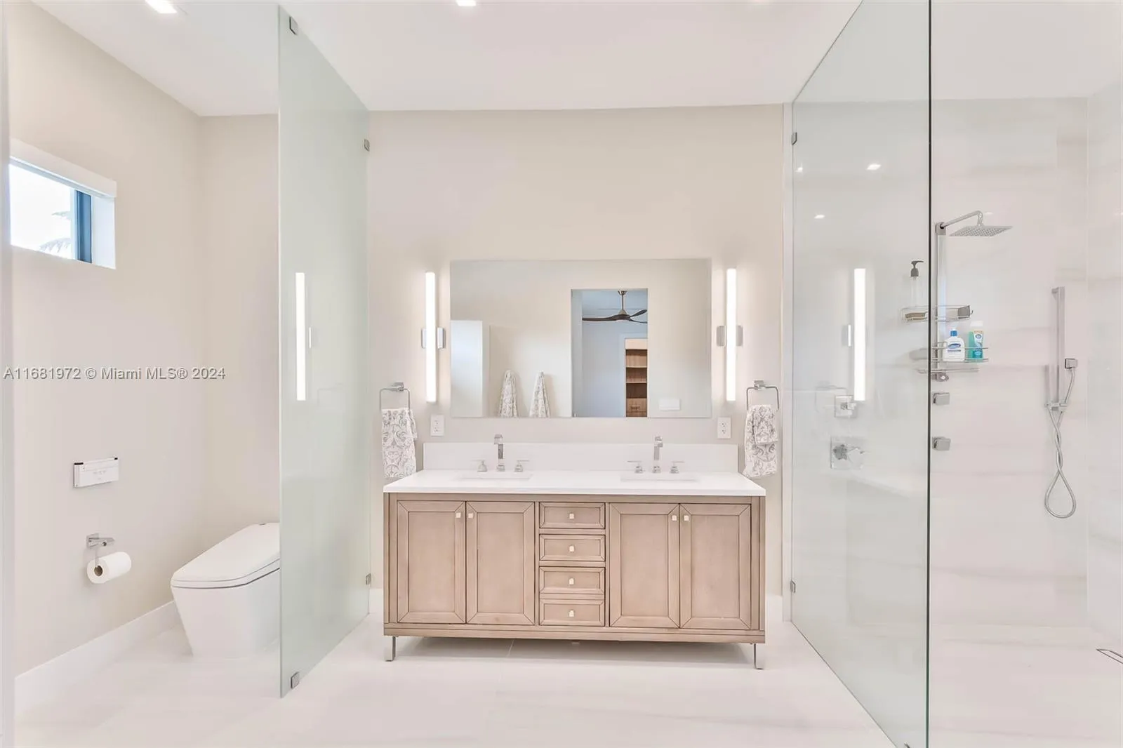 Pinecrest, Florida 33156, United States, 4 Bedrooms Bedrooms, ,5 BathroomsBathrooms,Residential,Active,37011