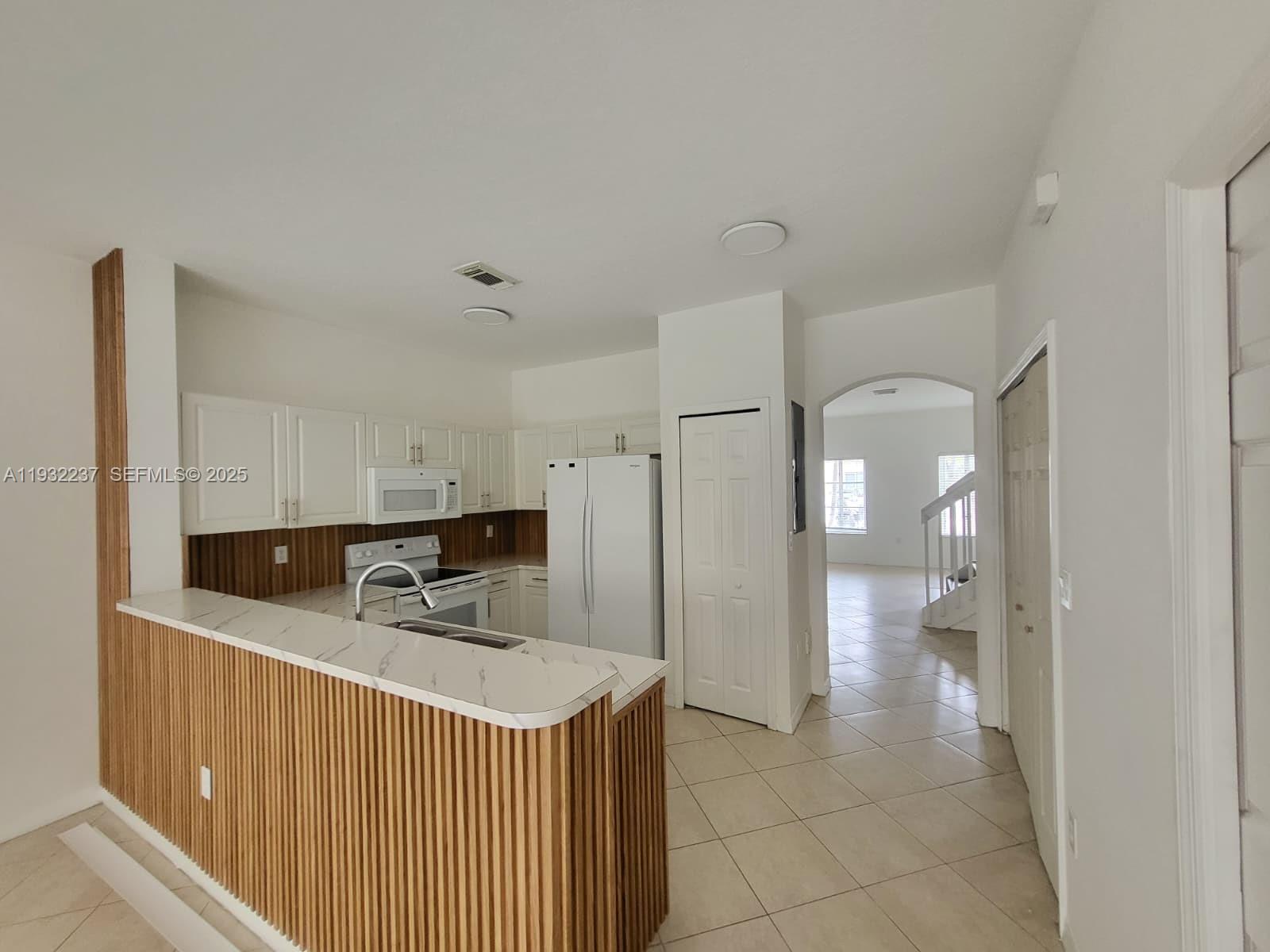 LEEWARD AT ISLANDS AT DOR - Residential Lease