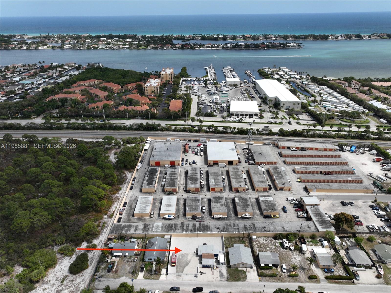 TROPICAL TERRACE - Land