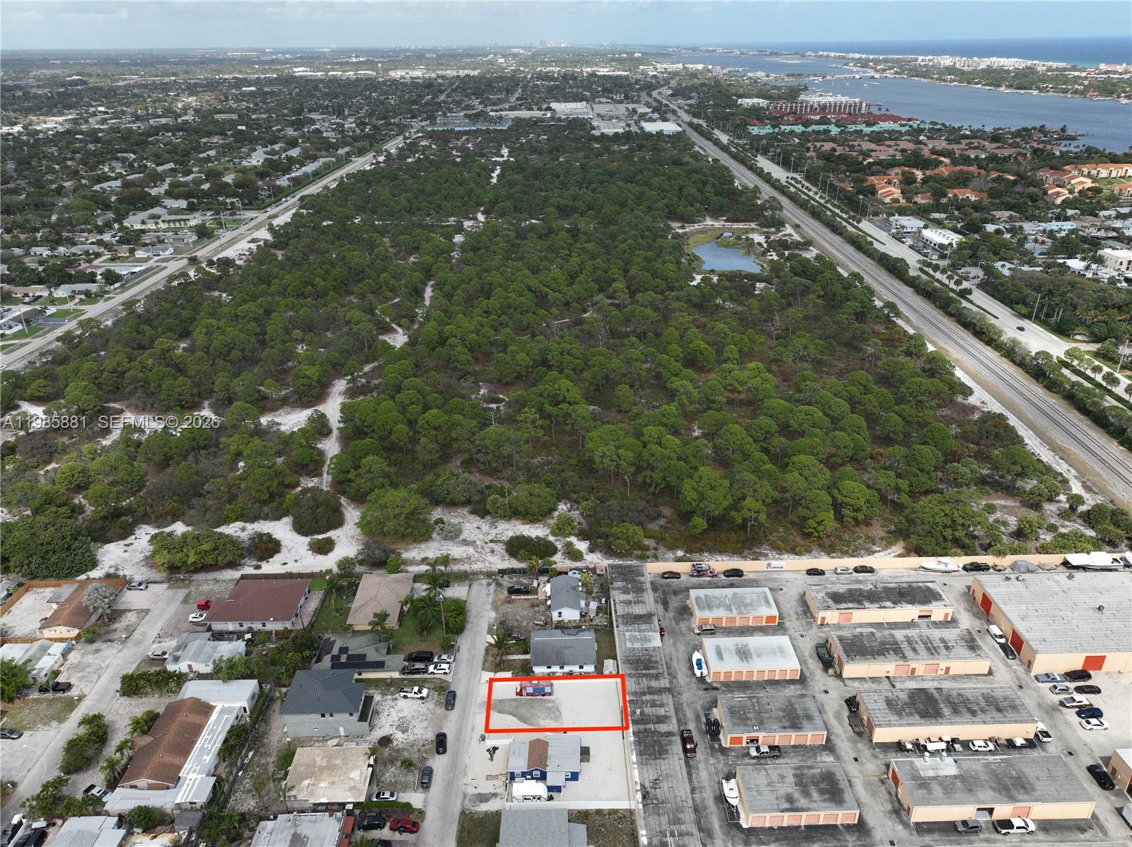 TROPICAL TERRACE - Land