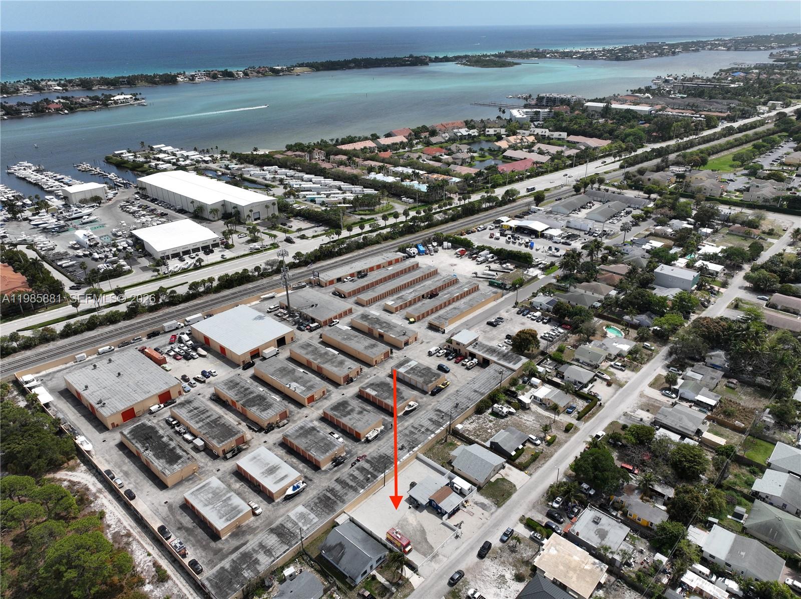 TROPICAL TERRACE - Land