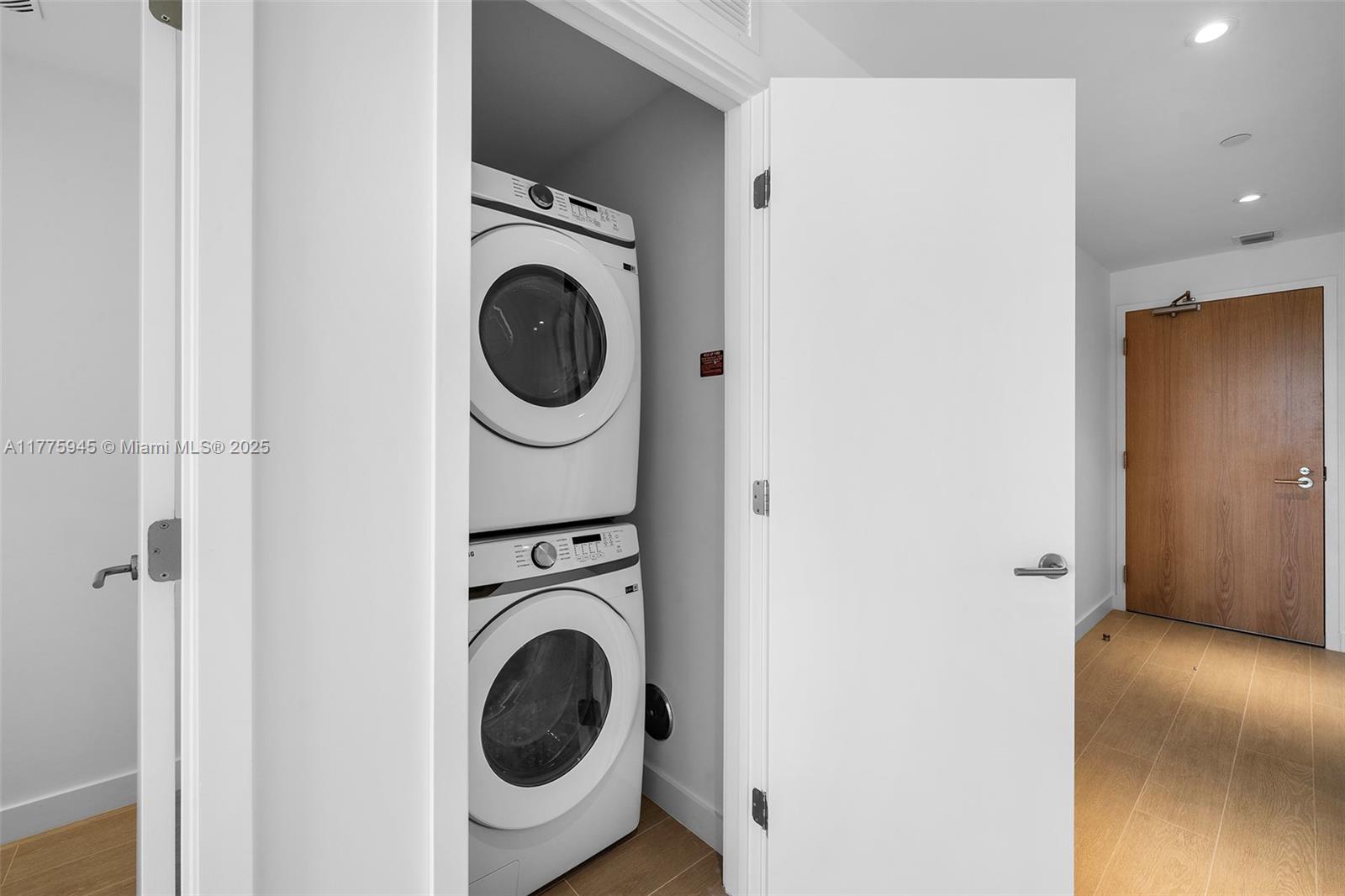 FIVE PARK - Residential Lease