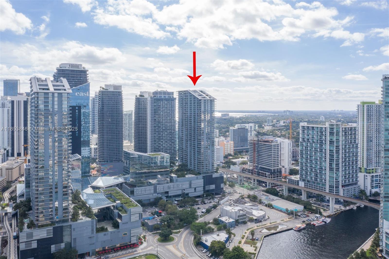 Live the Brickell lifestyle at Rise at Brickell City Centre, ranked as the best neighborhood in Miami. Live, Work, Play
in Miami's financial district, and rent this spectacular corner 3-bedroom residence with river and city views. (2) Two
parking spaces included, one assigned, and one valet, a HUGE plus as most units only include one. Finished
beautifully with Italian cabinetry, marble floors, Bosch appliances, and top-of-the-line fixtures. Rise at Brickell City
Centre is a full-service building with first-class amenities including a concierge, front desk, fitness center, amazing
pool area with towel service, grilling areas, cabanas, full-service hammam spa, cafe on site, and the convenience
of a great location in Brickell, at one of its most sought after buildings.