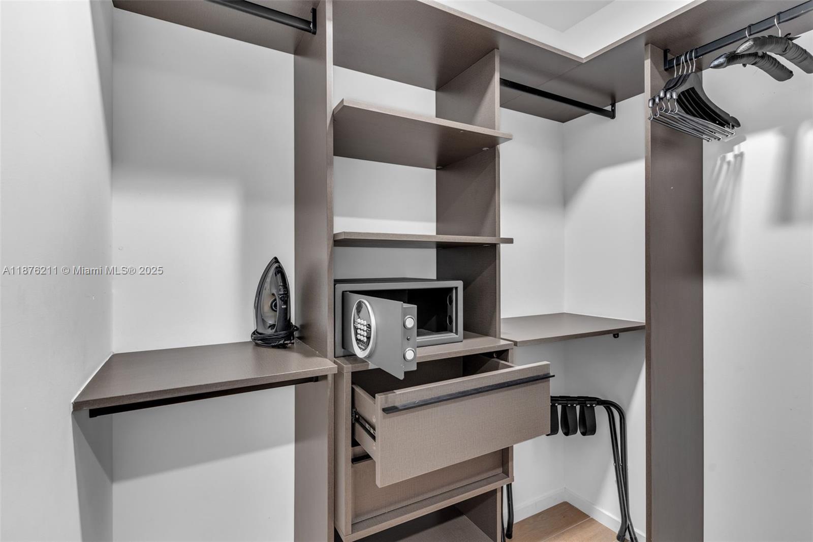 MAP OF MIAMI DADE CO. FL. - Residential