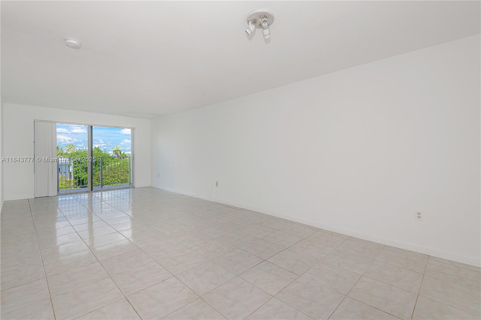 Spacious and bright apartment, with long balcony, gated parking and laundry facilities on each floor, very well located on Normandy Island, close to everything you need, Walgreens 24hs across the street.
Easy to show.