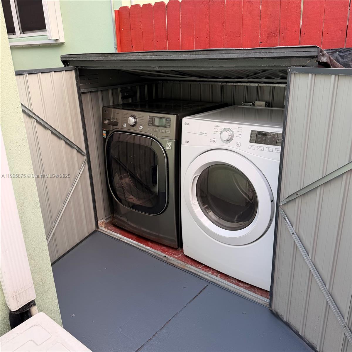 HOLLYWOOD HEIGHTS ESTATES - Residential Lease