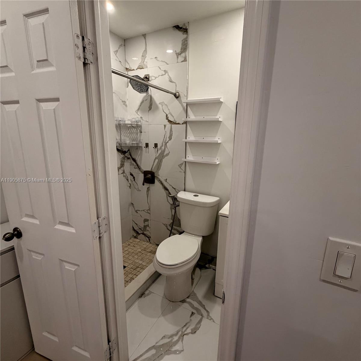 HOLLYWOOD HEIGHTS ESTATES - Residential Lease