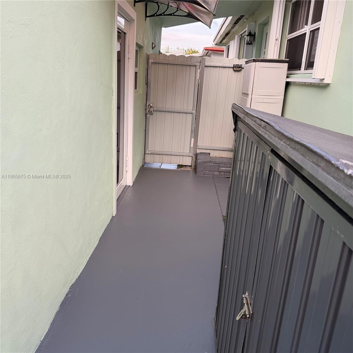 HOLLYWOOD HEIGHTS ESTATES - Residential Lease