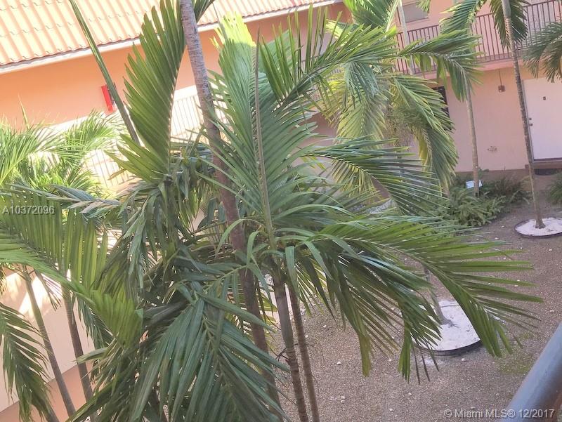 KENDALLWOOD VILLAS CONDO - Residential