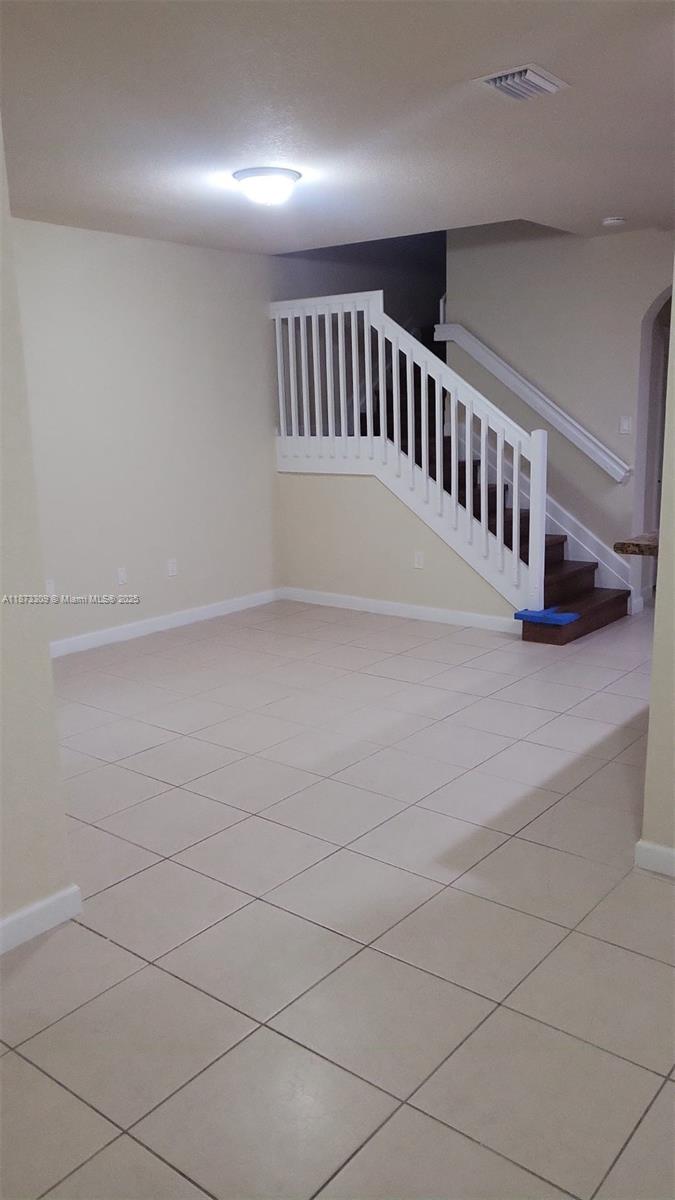 KENDALL COMMONS RESIDENTI - Residential Lease