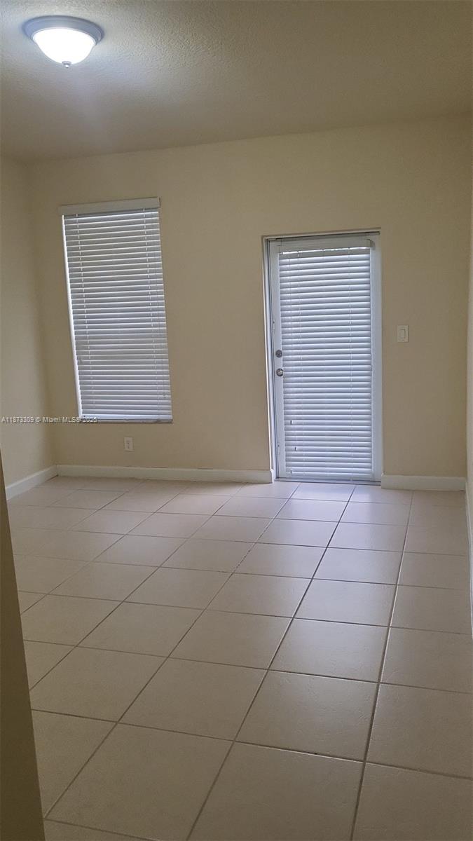 KENDALL COMMONS RESIDENTI - Residential Lease