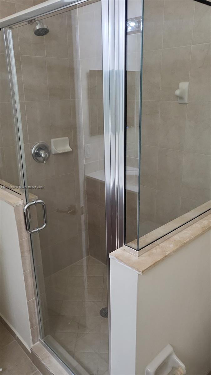 KENDALL COMMONS RESIDENTI - Residential Lease