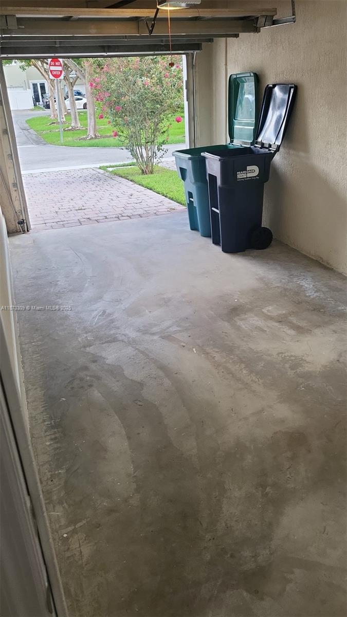 KENDALL COMMONS RESIDENTI - Residential Lease