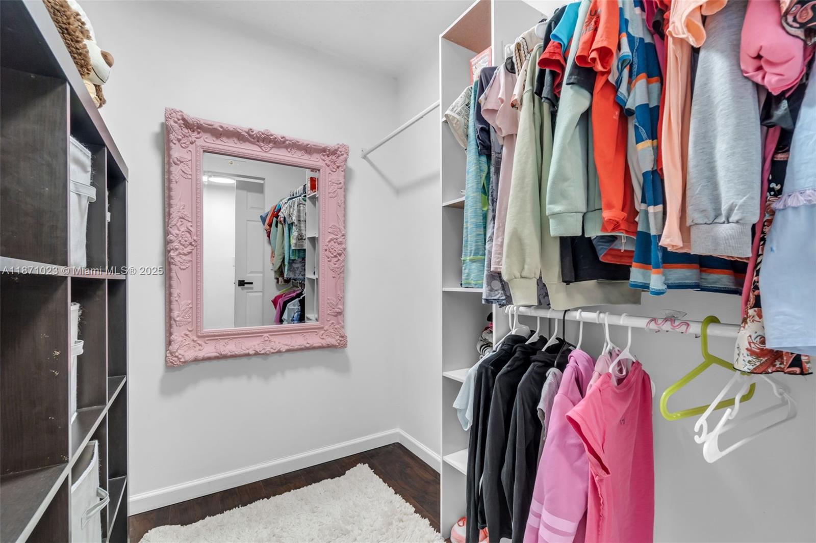 SKY LAKE VILLAS FIRST ADD - Residential