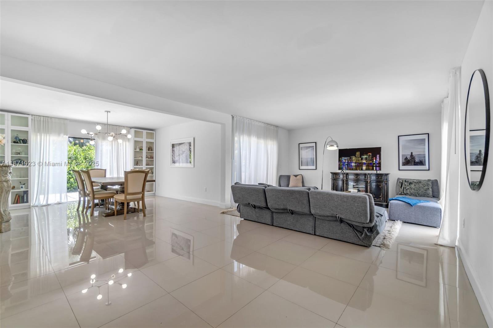 SKY LAKE VILLAS FIRST ADD - Residential