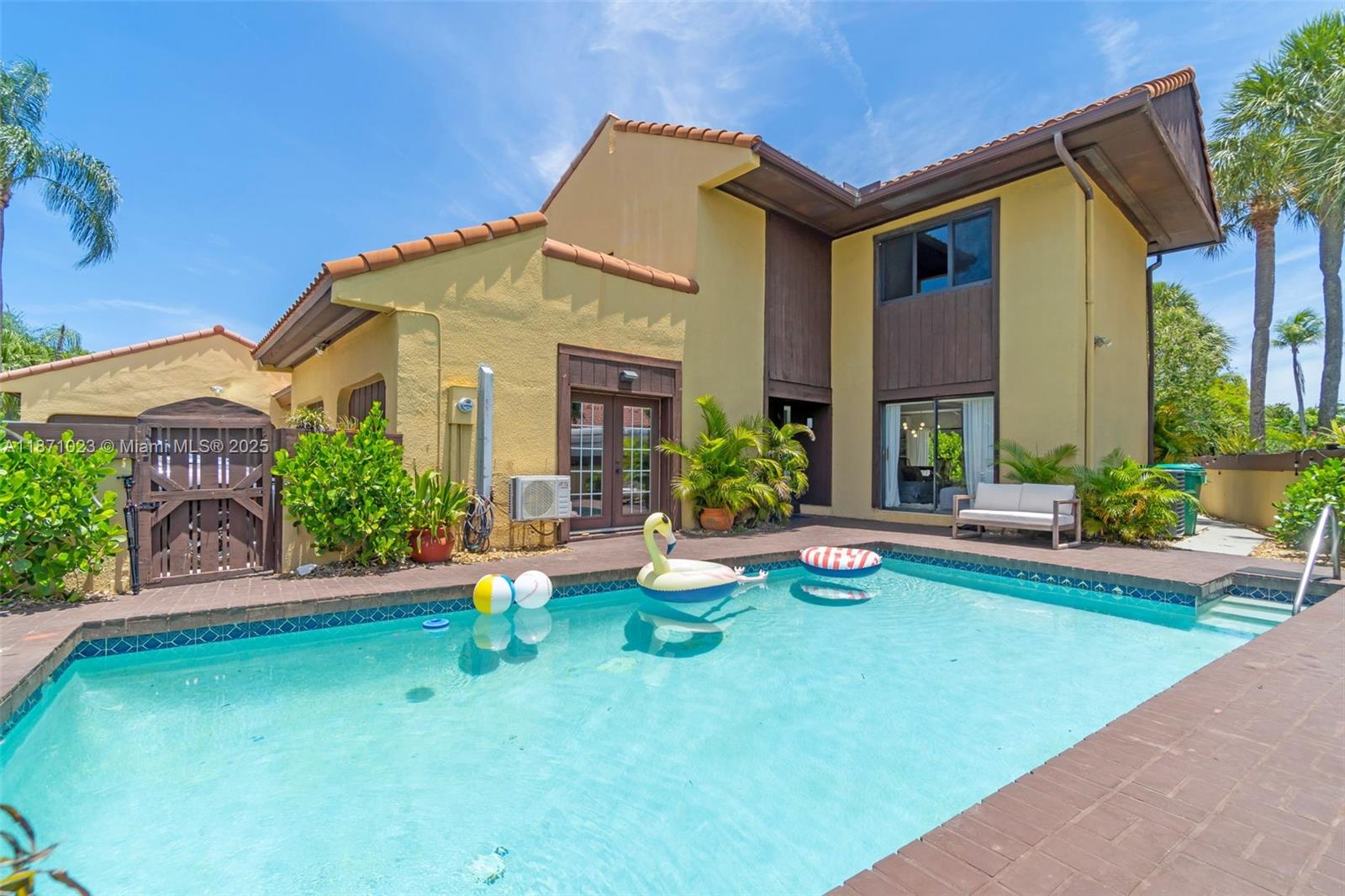 SKY LAKE VILLAS FIRST ADD - Residential