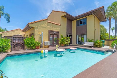 1006 NE 202nd Ln Miami FL 33179