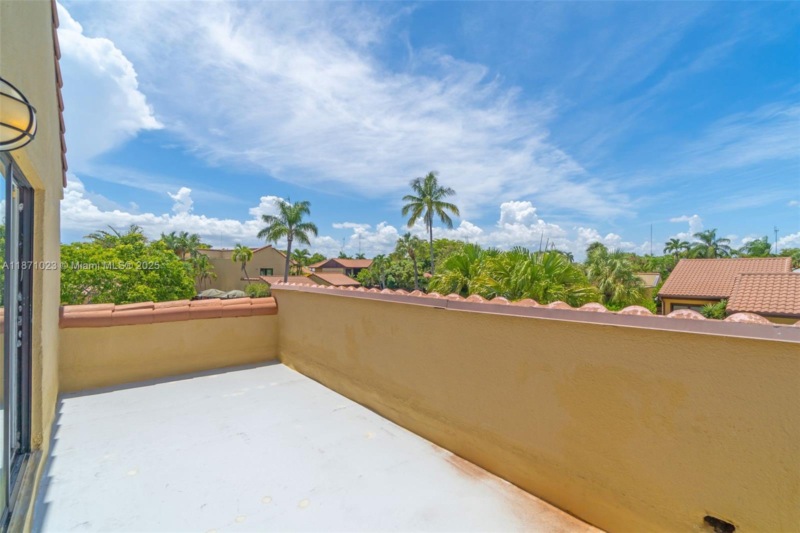 SKY LAKE VILLAS FIRST ADD - Residential