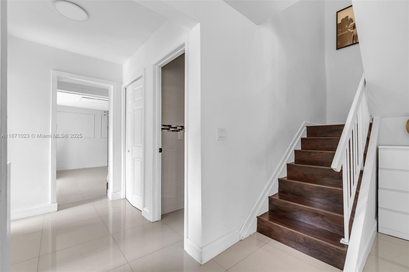 SKY LAKE VILLAS FIRST ADD - Residential