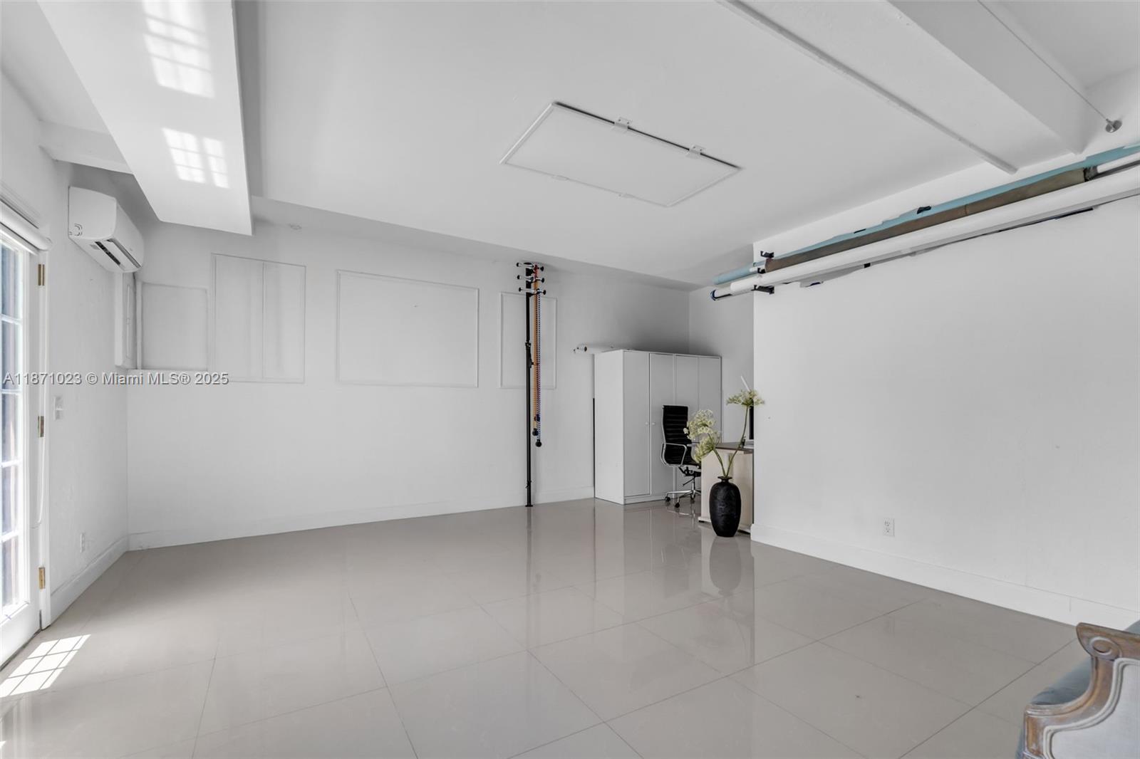 SKY LAKE VILLAS FIRST ADD - Residential