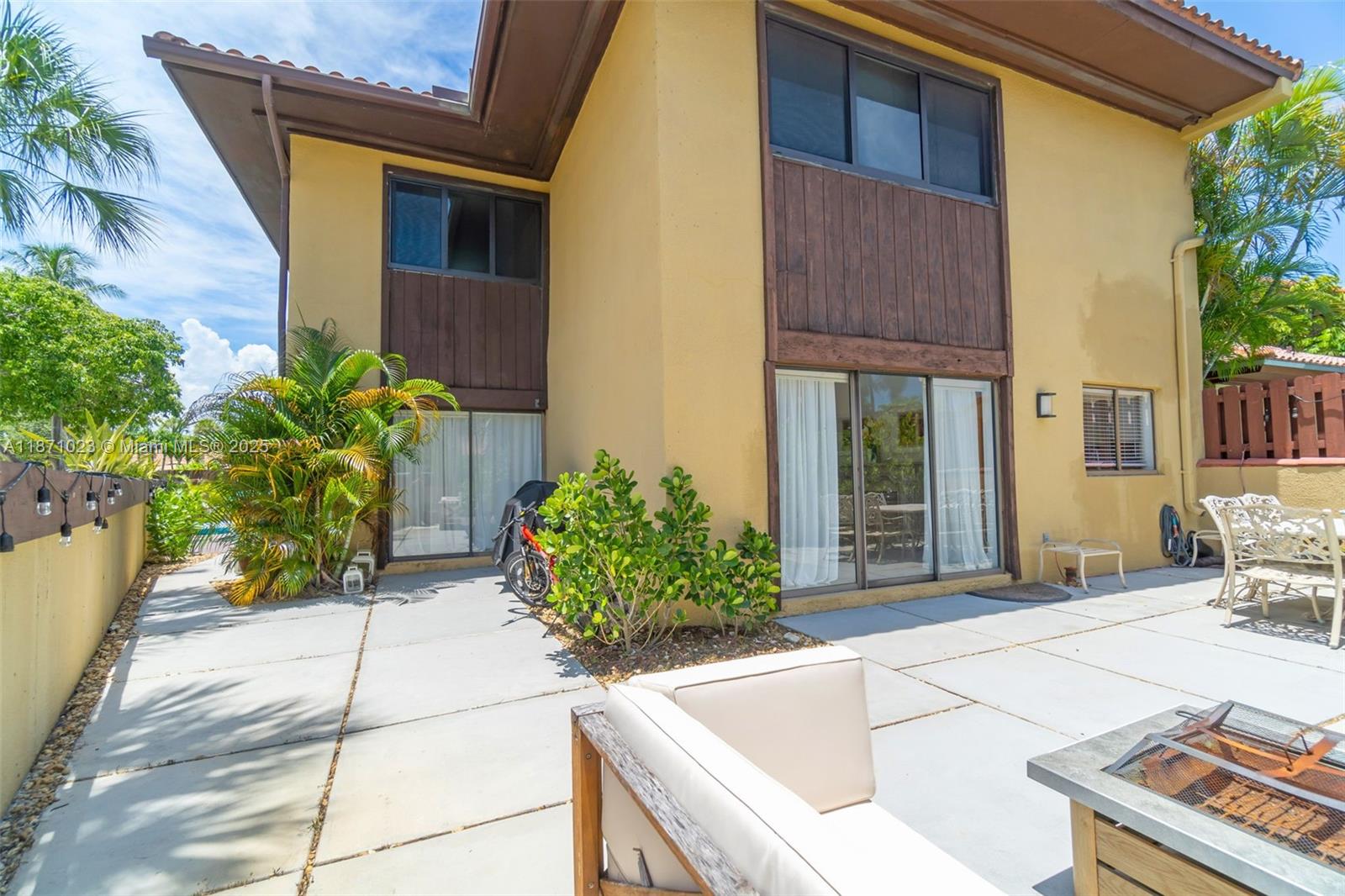 SKY LAKE VILLAS FIRST ADD - Residential