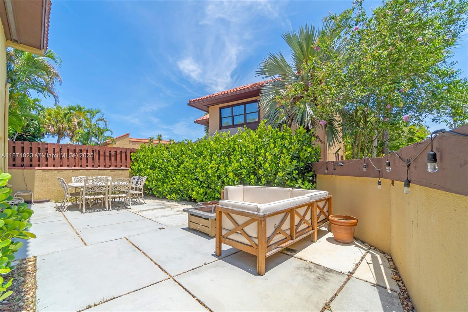 SKY LAKE VILLAS FIRST ADD - Residential