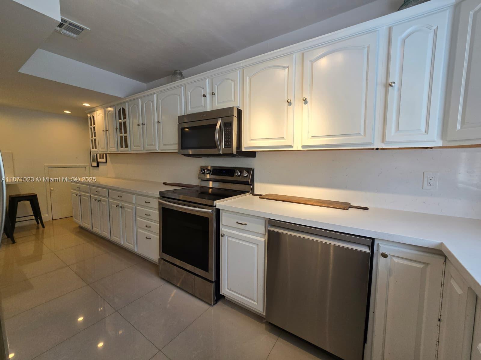 SKY LAKE VILLAS FIRST ADD - Residential