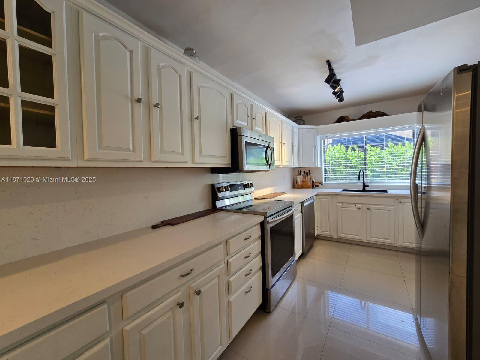 SKY LAKE VILLAS FIRST ADD - Residential