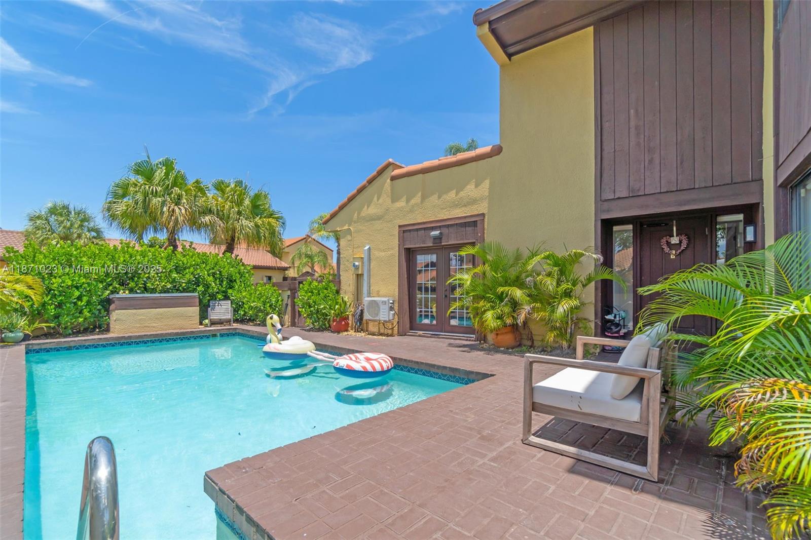 SKY LAKE VILLAS FIRST ADD - Residential