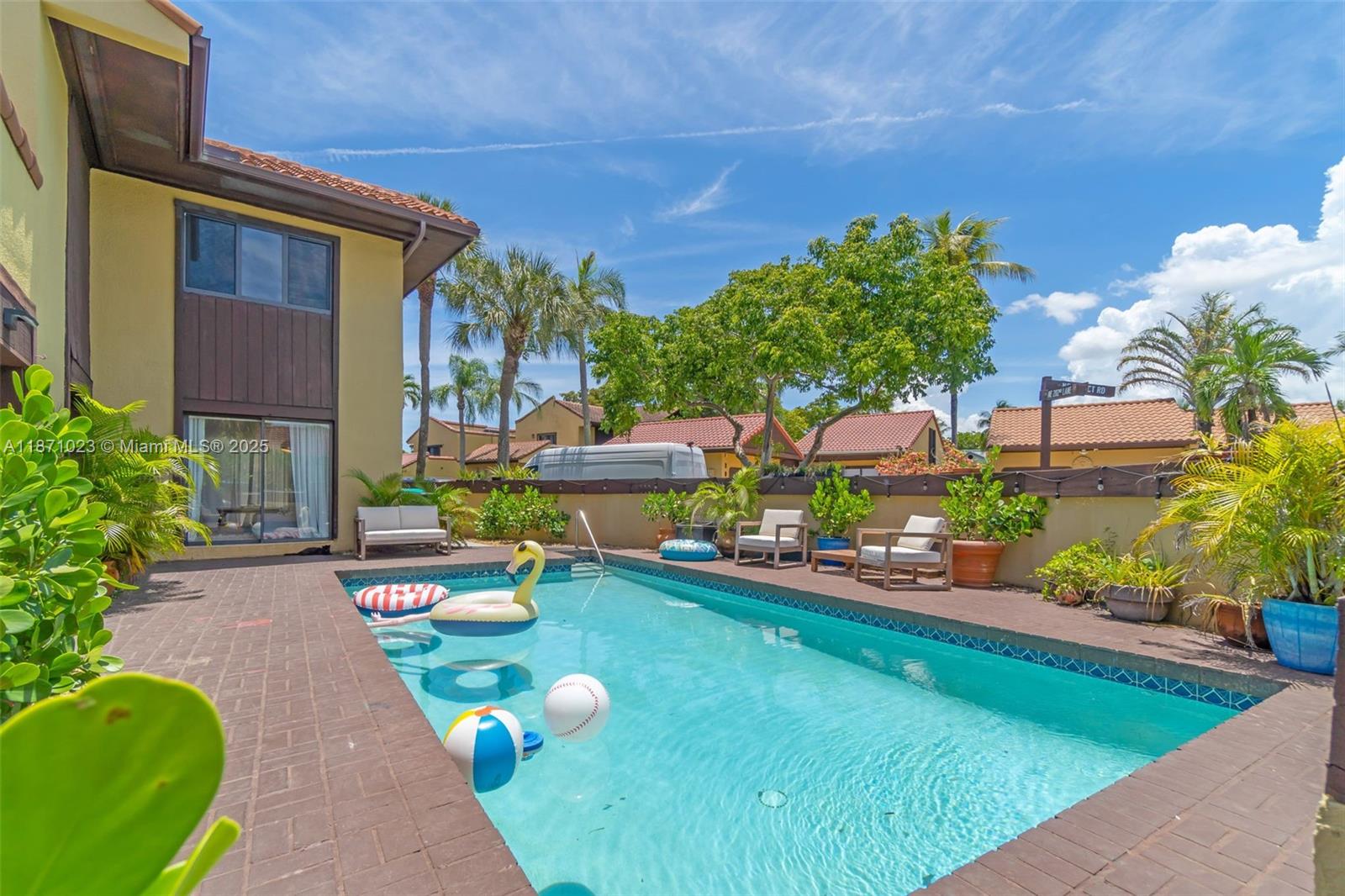 SKY LAKE VILLAS FIRST ADD - Residential