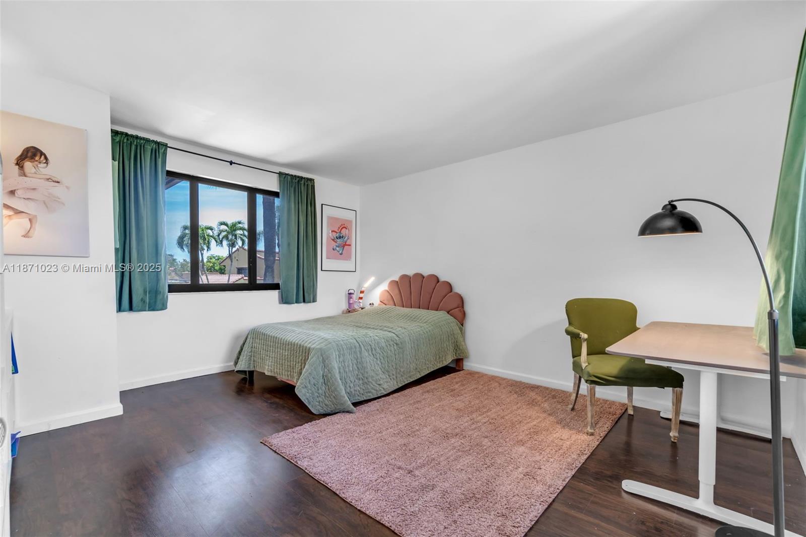 SKY LAKE VILLAS FIRST ADD - Residential