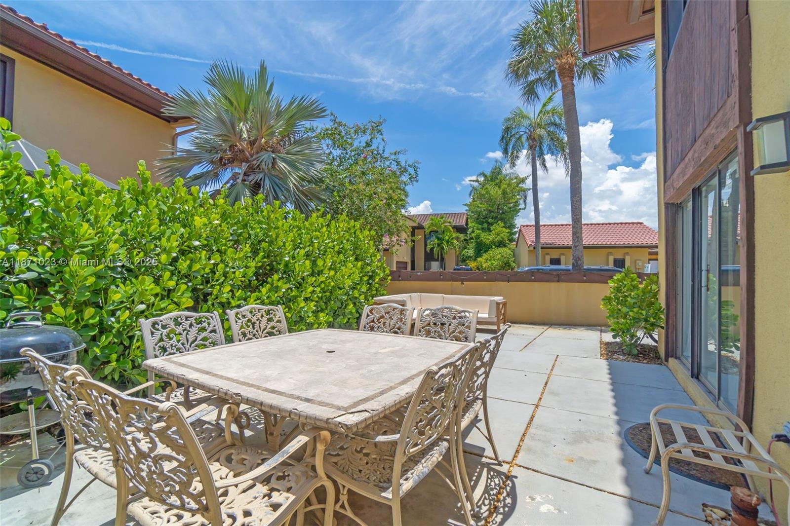 SKY LAKE VILLAS FIRST ADD - Residential