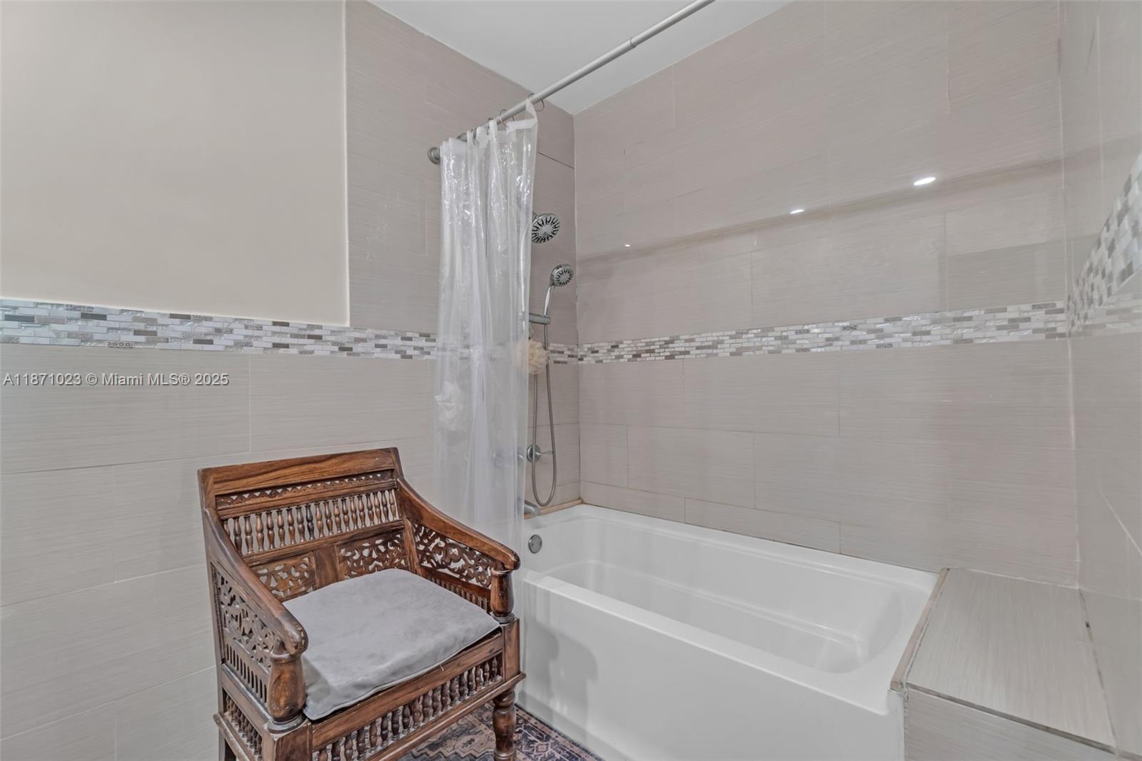 SKY LAKE VILLAS FIRST ADD - Residential