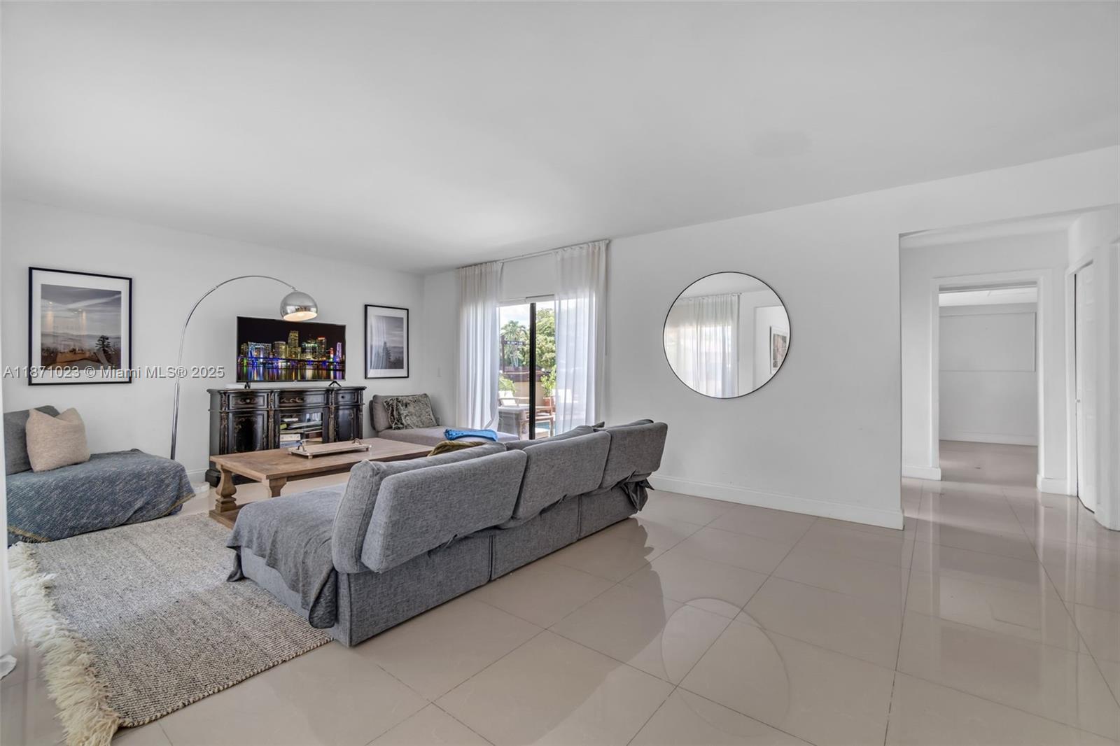 SKY LAKE VILLAS FIRST ADD - Residential