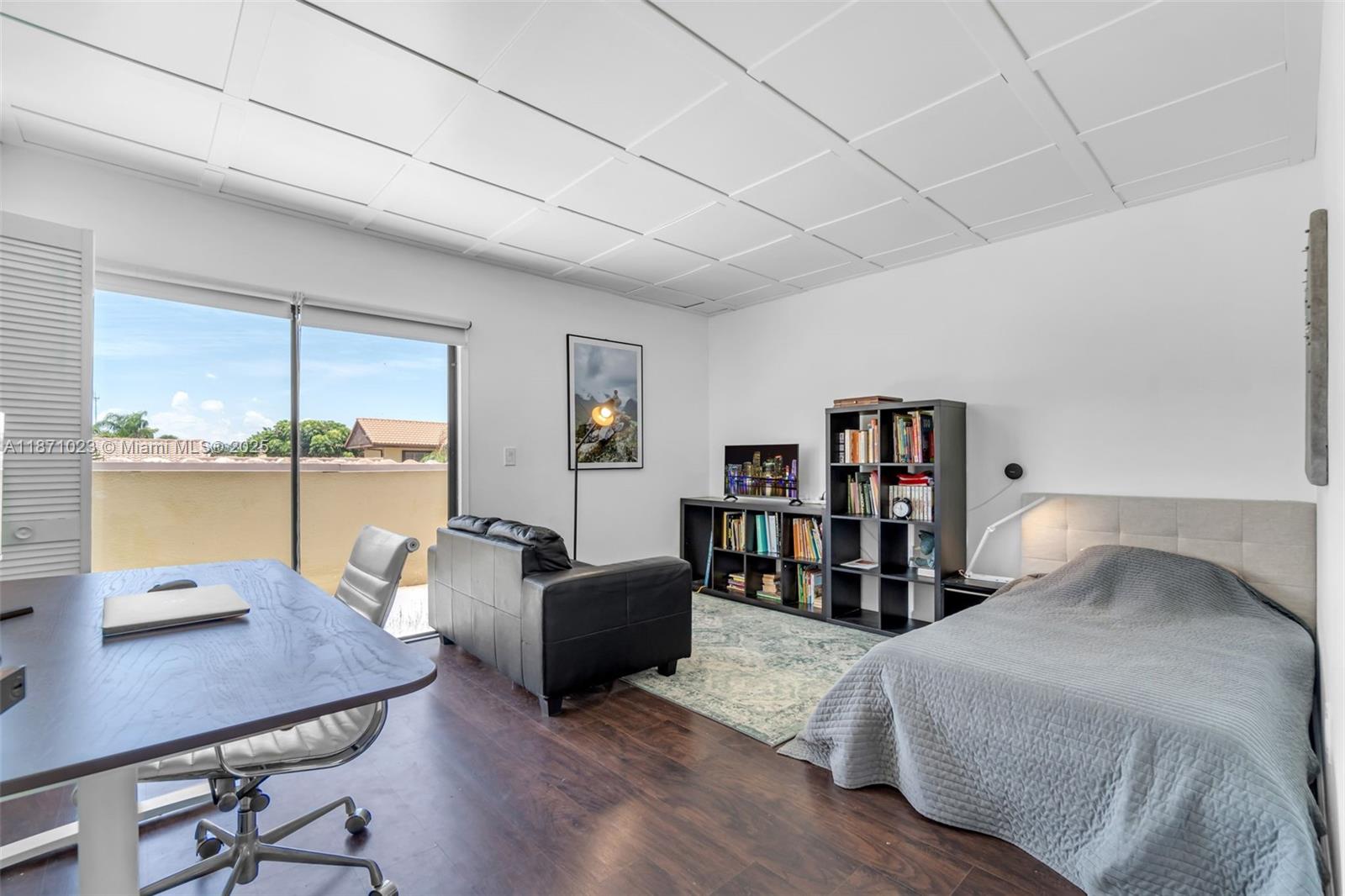 SKY LAKE VILLAS FIRST ADD - Residential