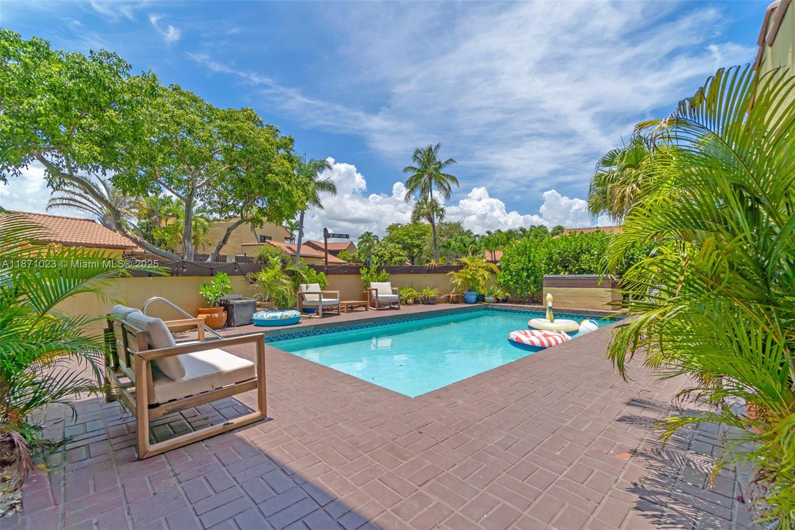 SKY LAKE VILLAS FIRST ADD - Residential