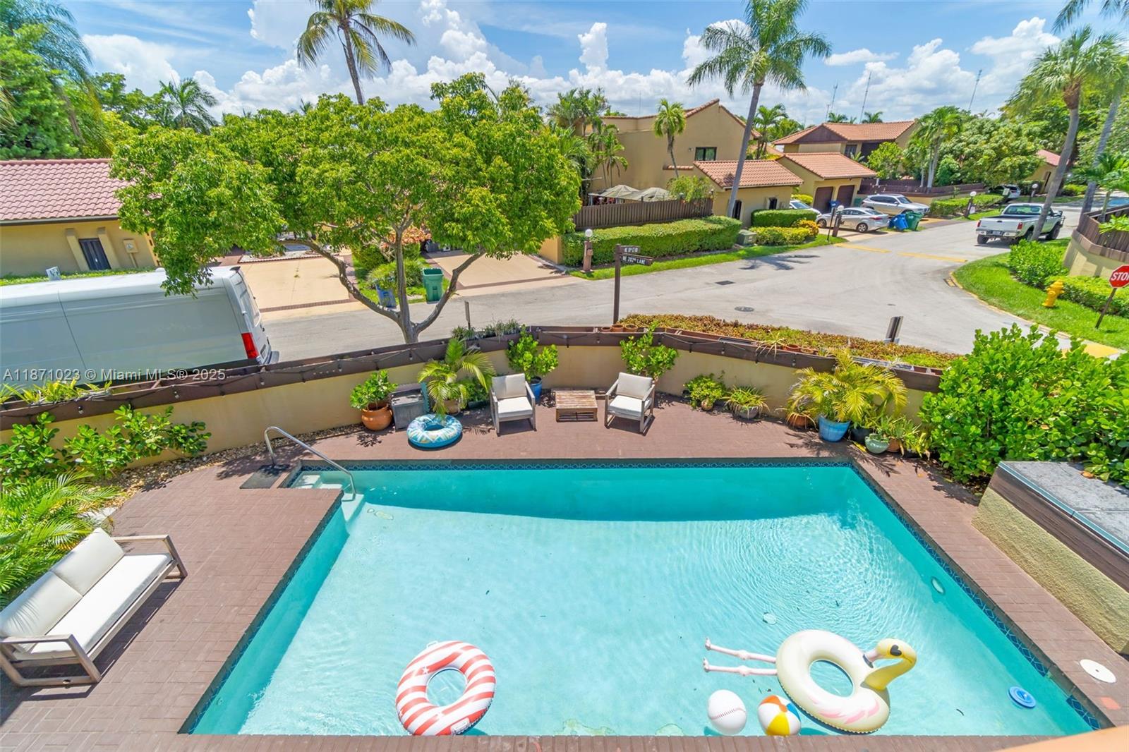 SKY LAKE VILLAS FIRST ADD - Residential