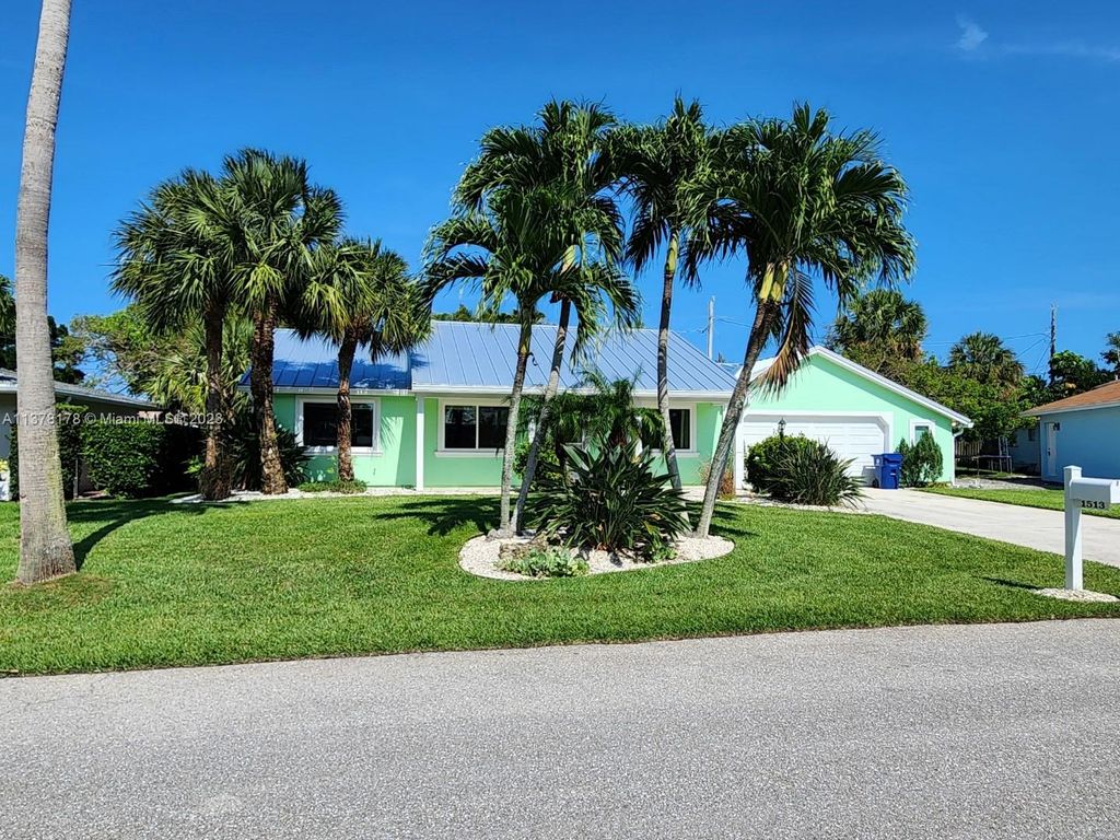 Photo of 1513 Lance Rd, Jupiter, FL 33469 (MLS # A11378178)