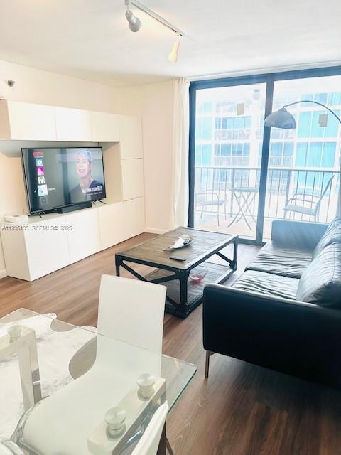 2625 Collins Ave 415