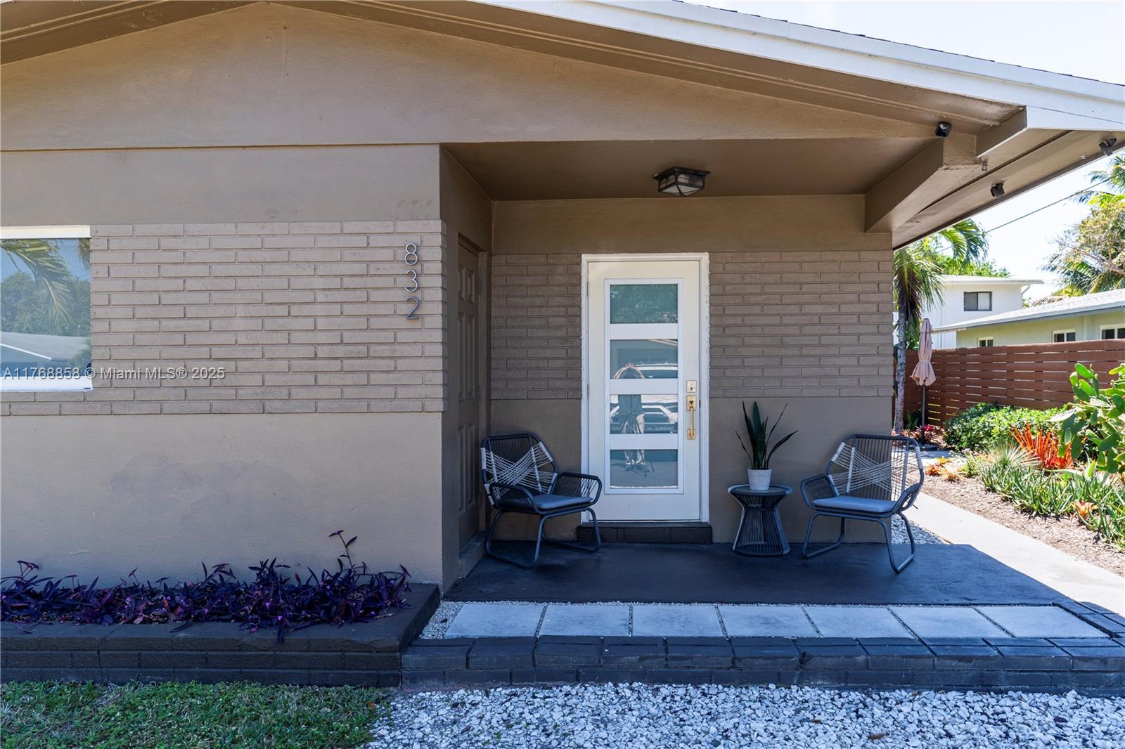 832 SW 29th St