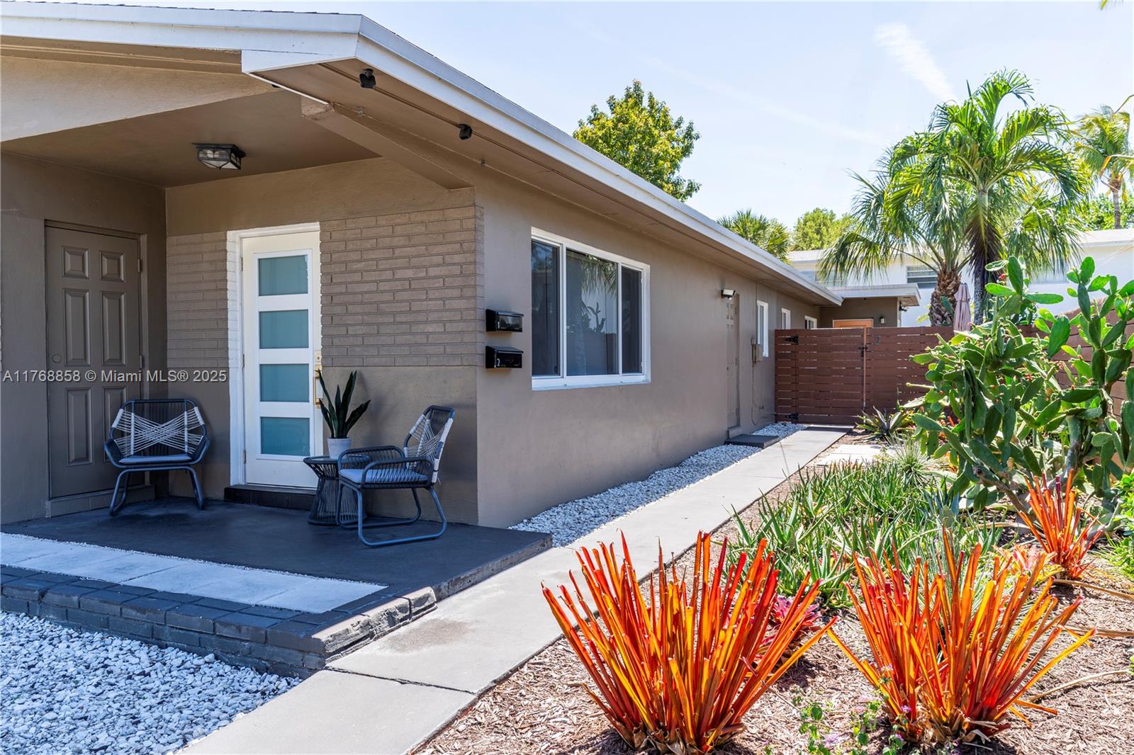 832 SW 29th St
