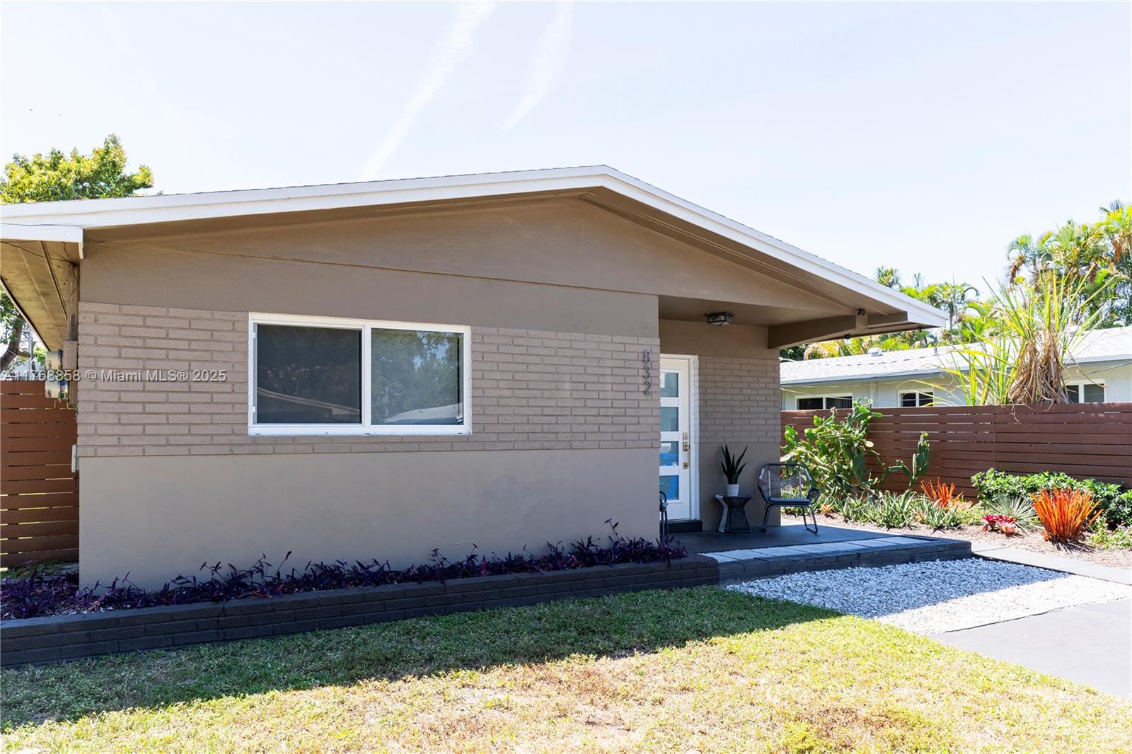 832 SW 29th St