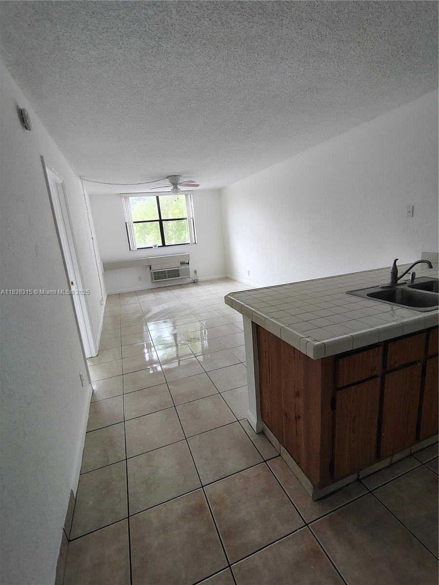 2401 Riverside Dr 203-B