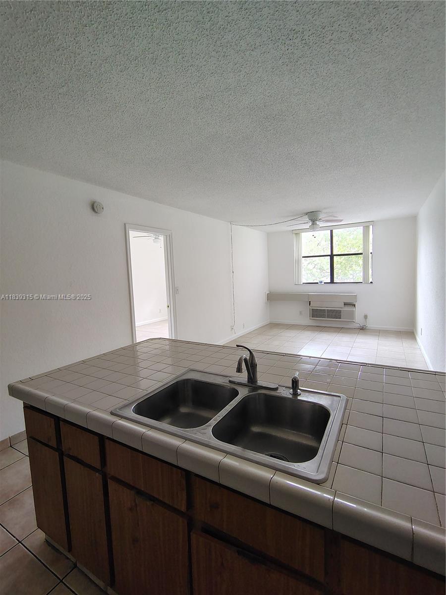 2401 Riverside Dr 203-B