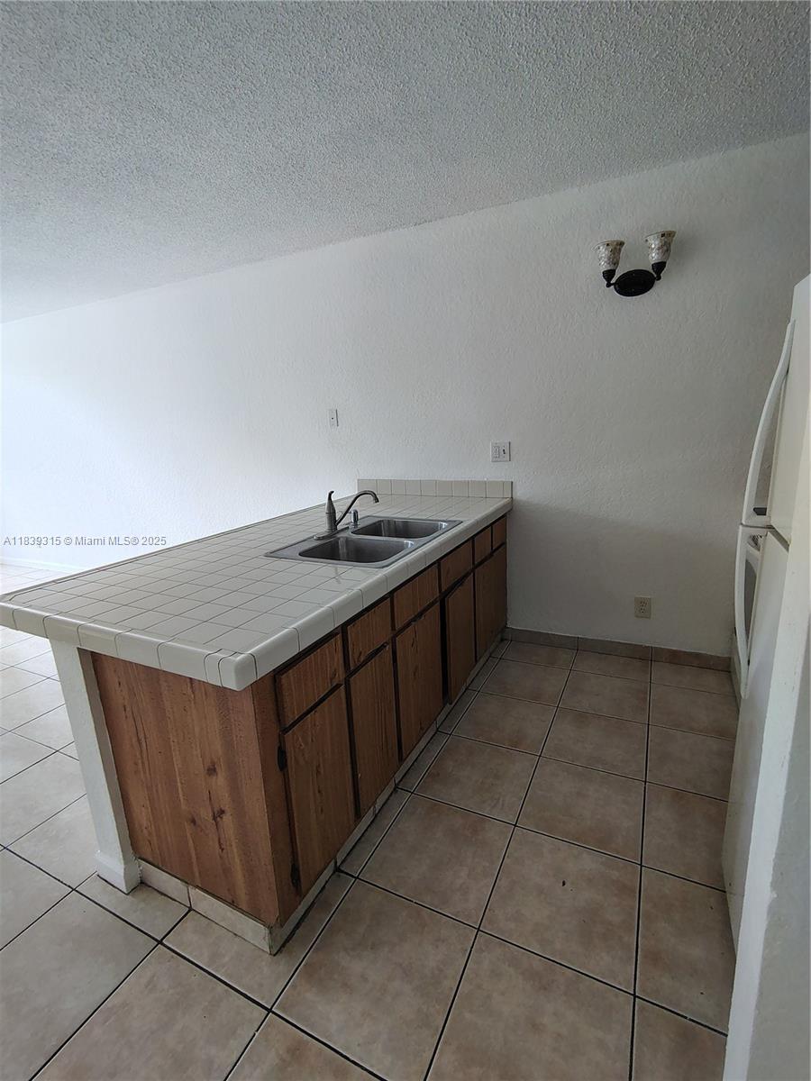 2401 Riverside Dr 203-B